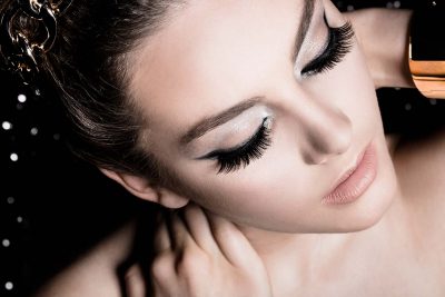 ¿Cómo maquillar los ojos pequeños para que parezcan más grandes?